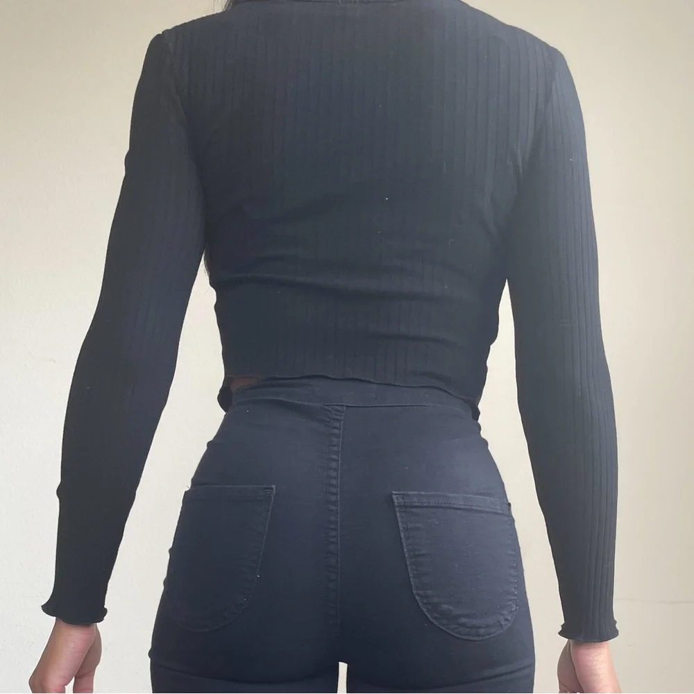 Cropped Ribbed Sweater - Picture 7 of 9